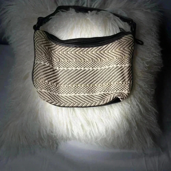 Croft & barrow beige and brown purse - Picture 1 of 16